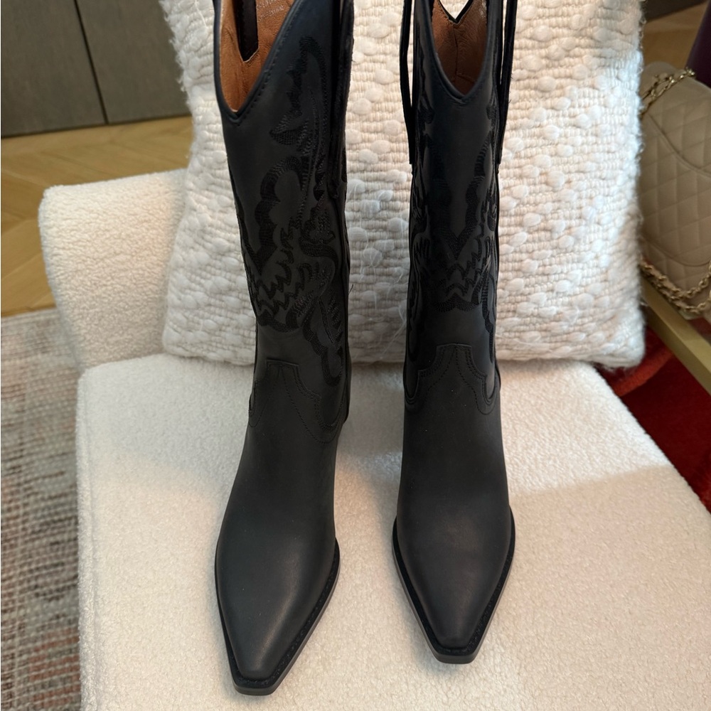 Elegant Black Western Boots